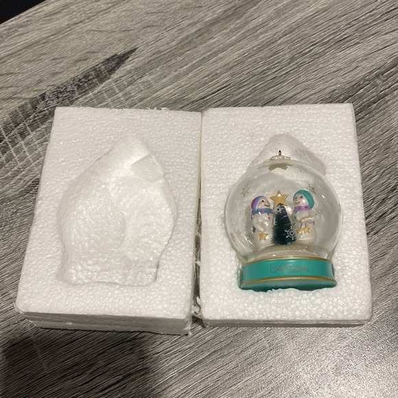 Hallmark | Cool Friends (2002) - Keepsake Ornament - Picture 9 of 15